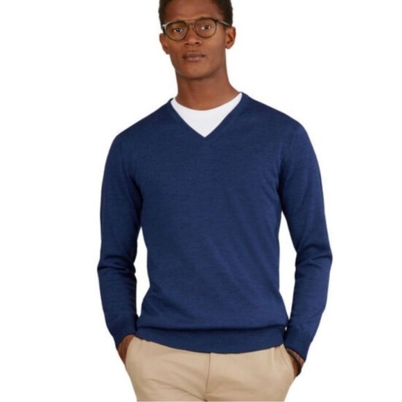 Banana Republic Cashmere V-neck Sweater - Picture 1 of 3